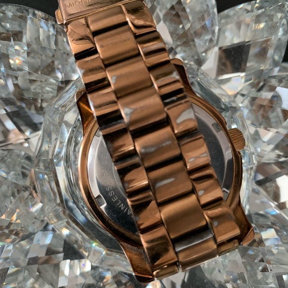 Authentic Michael Kors rose gold watch - Picture 4 of 5